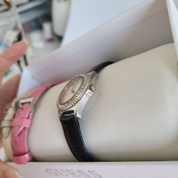 GUESS Y2K Silver Crystal 3 Genuine Leather Alligator Texture Wrist Straps Watch - Picture 8 of 15